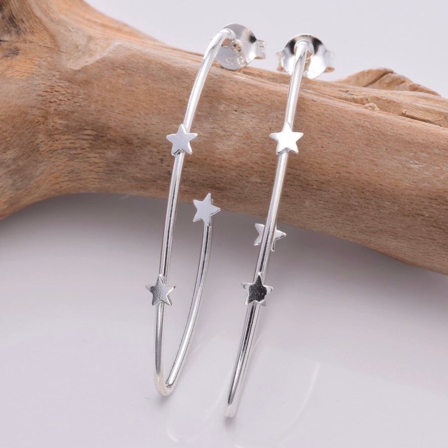 E649 - Silver star curved stud earrings