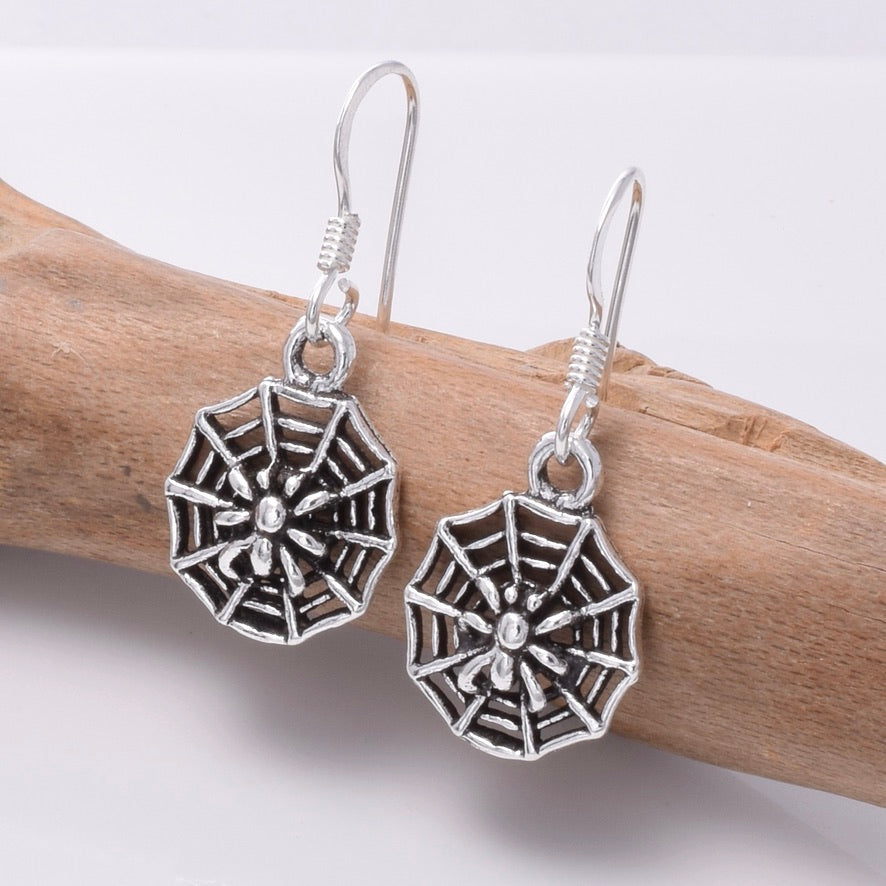 E686 - 925 silver spiders web earrings
