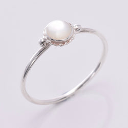 R165 - Silver and M.O.P. round border ring