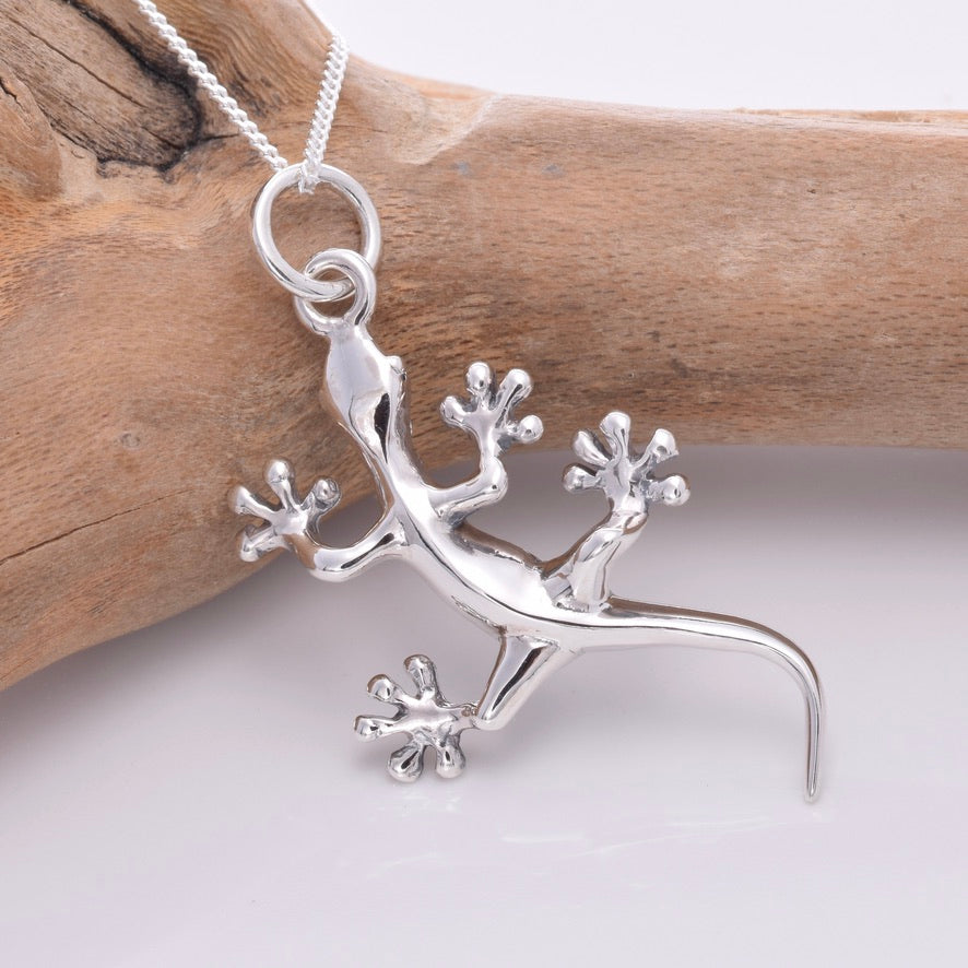 P768 - 925 silver gecko pendant