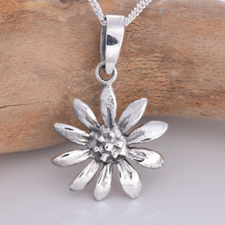 P725 - Silver daisy pendant