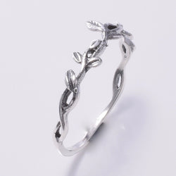 R196 - 925 silver vine ring