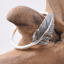 R201 - 925 silver broad feather ring