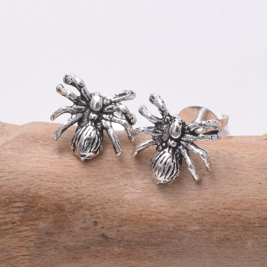 S651 - Silver spider stud earrings