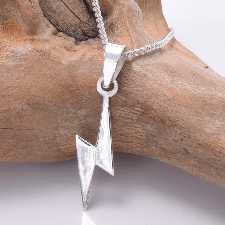 P824 - 925 Lightning bolt pendant