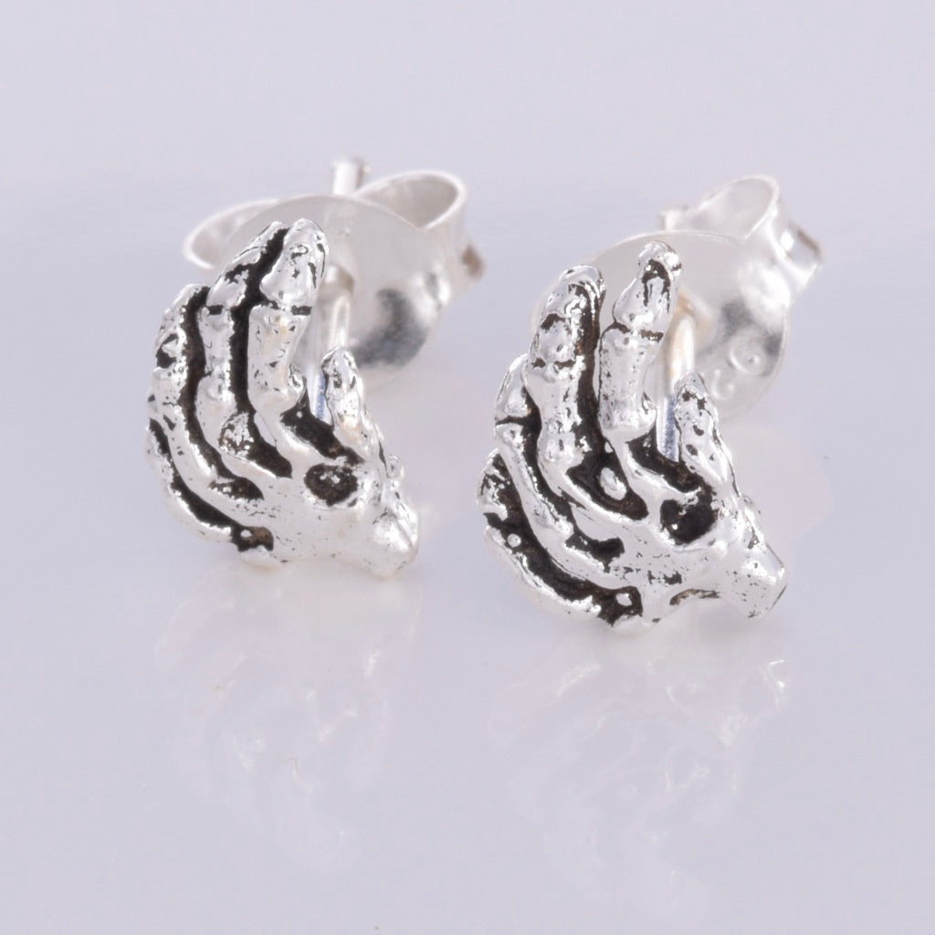 S580 - Skeleton Hand stud earrings