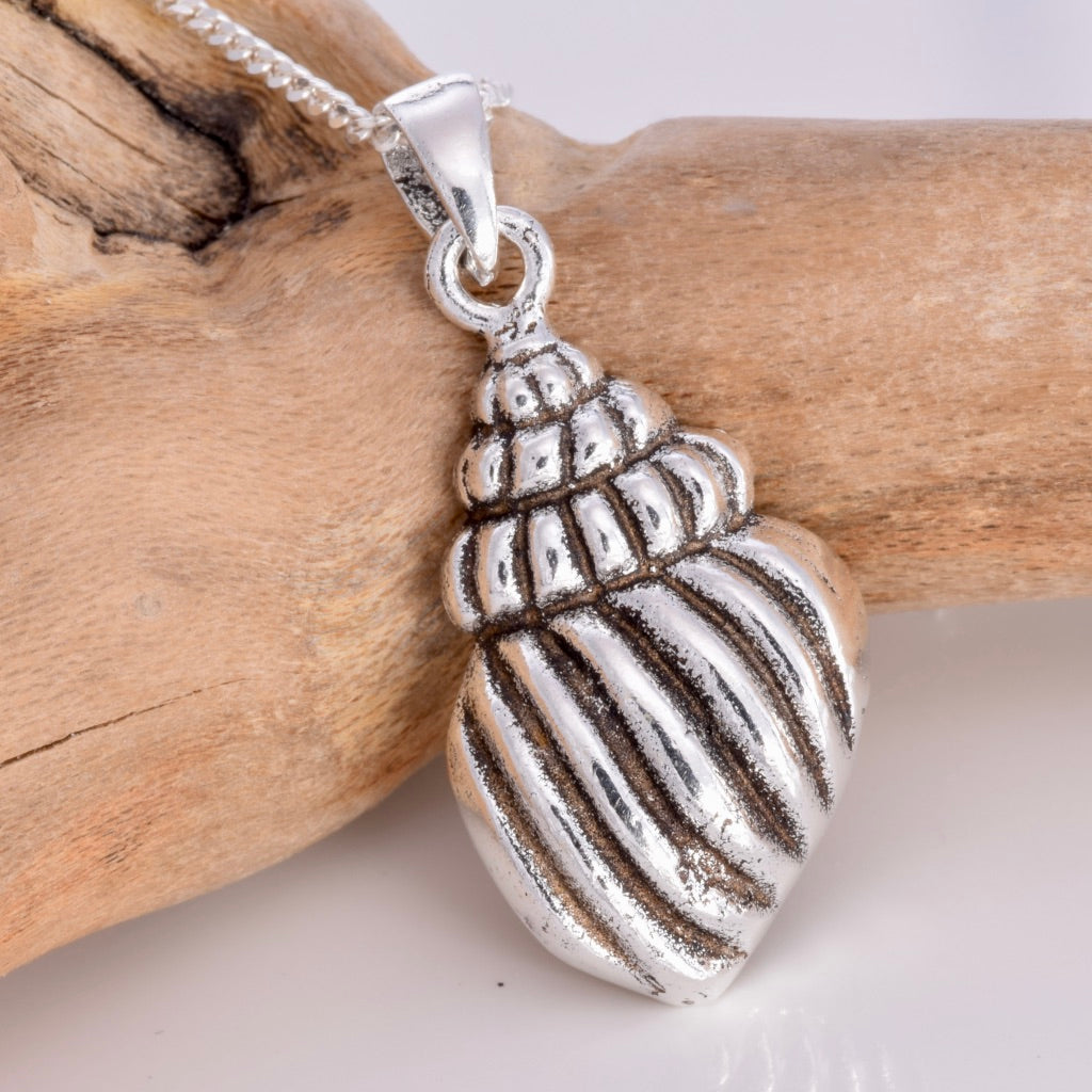 P620 - Silver sea shell pendant