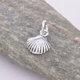 P540 - 925 Tiny Scallop charm/pendant