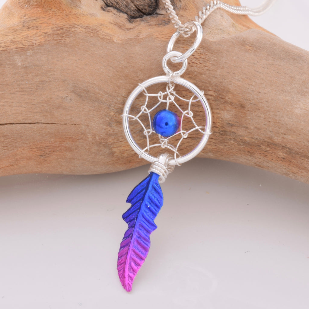 P562 - Dreamcatcher pendant 10mm diameter
