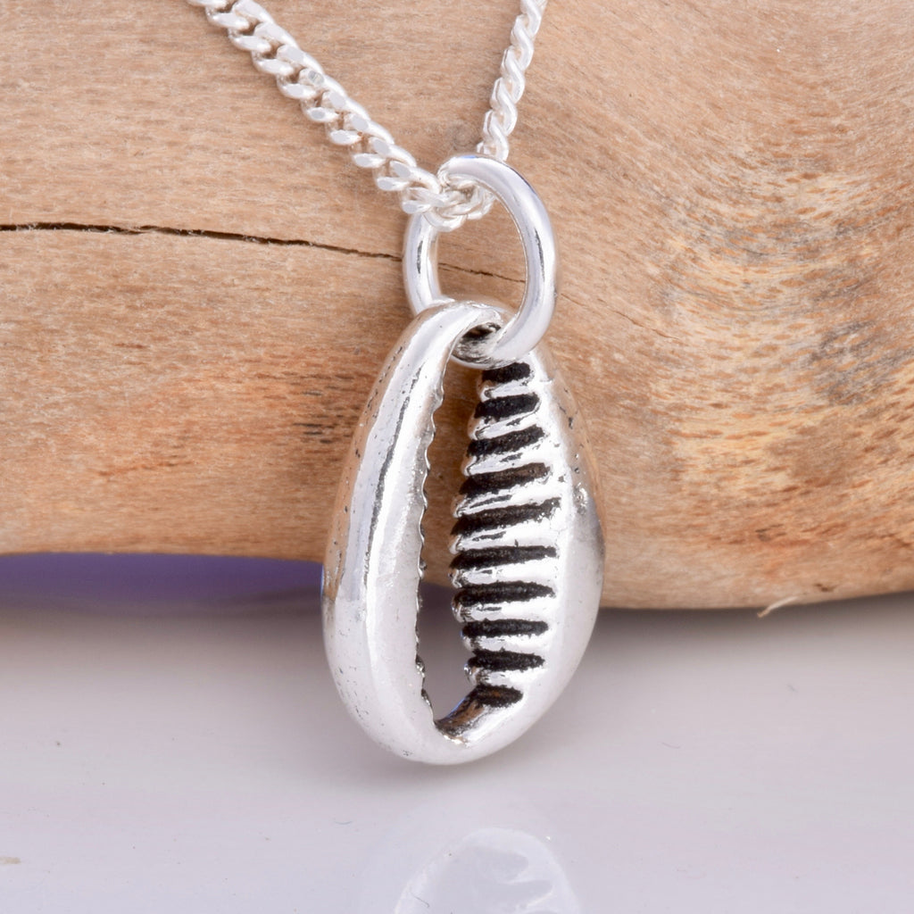 P670 - Cowrie Shell silver pendant