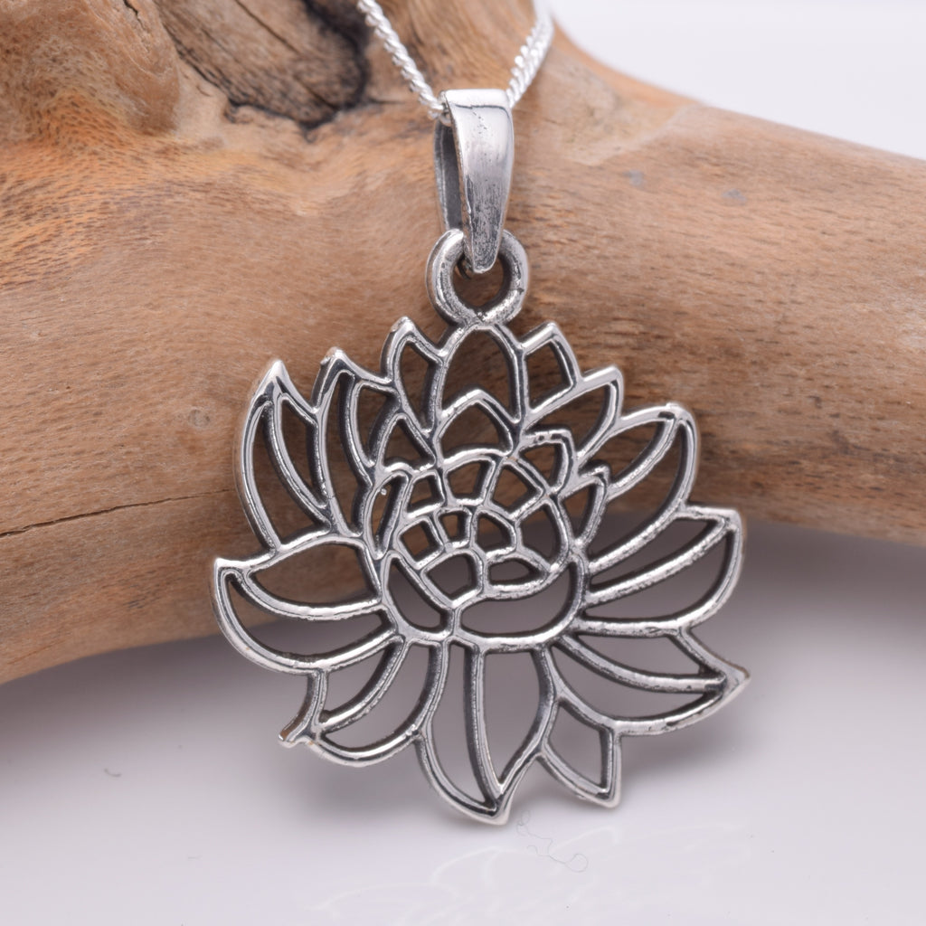 P755 - Lotus flower silver pendant