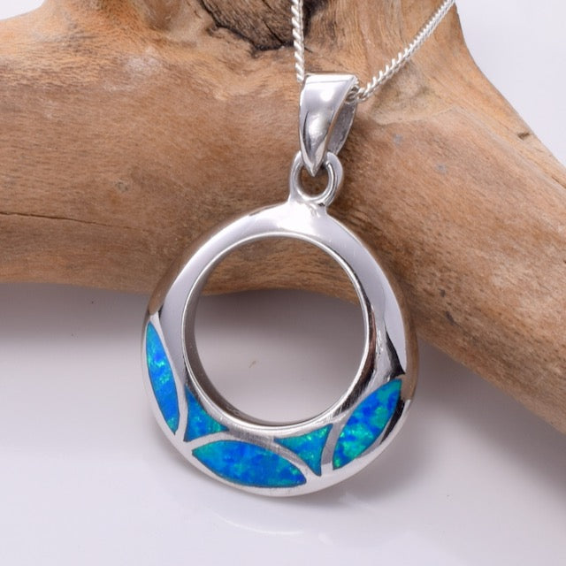 P844 - silver and lab opal round pendant