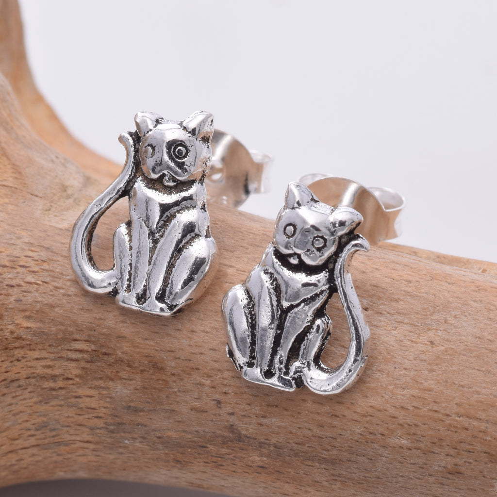 S199 - Sitting cat stud earrings