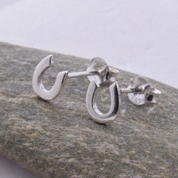 S415 - Horseshoe stud earrings