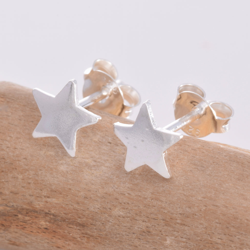 S833 - Silver star 6mm stud earrings