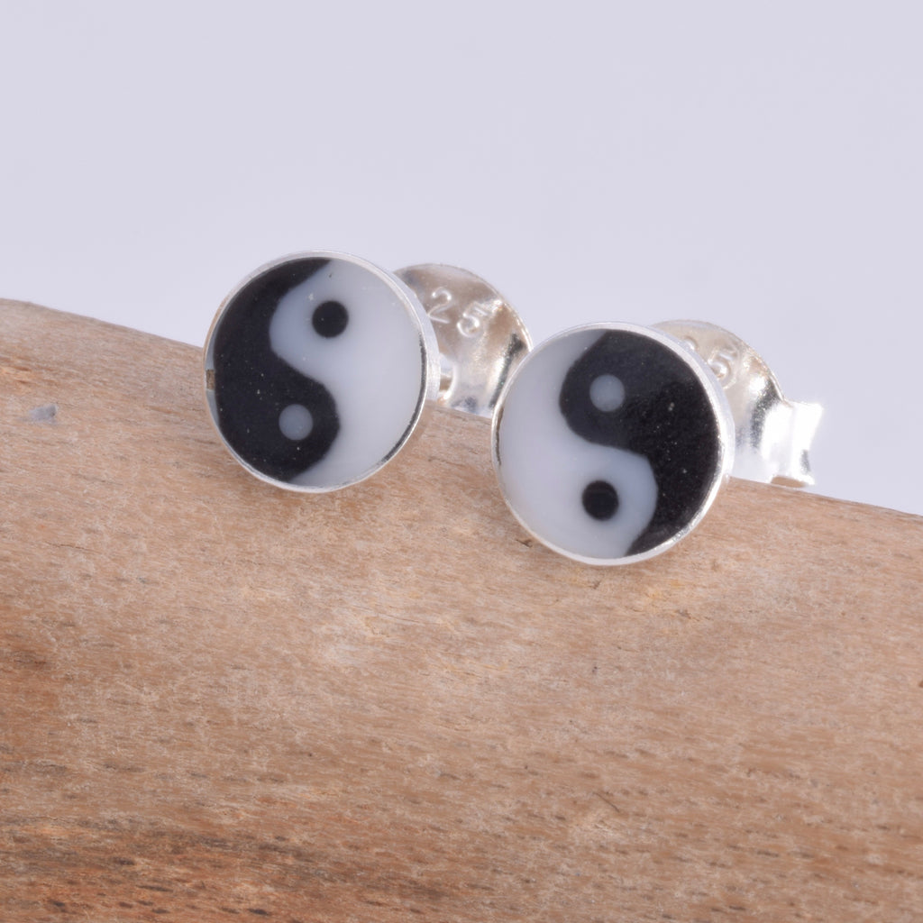 S541 - 5mm Silver ying yang stud earrings