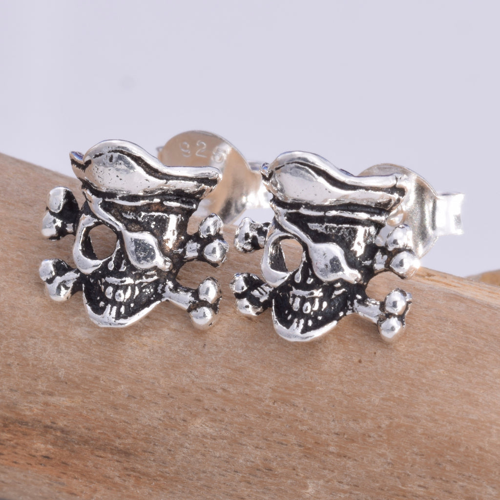 S550 - Pirate skull silver stud earrings
