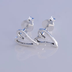 S521 - Silver Heart stud earrings