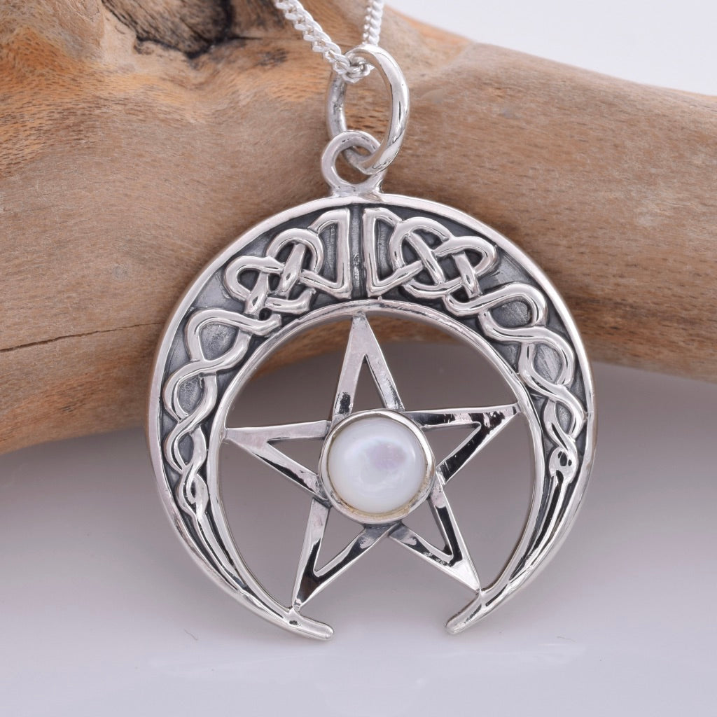 P685 - Celtic crescent moon and pentagram