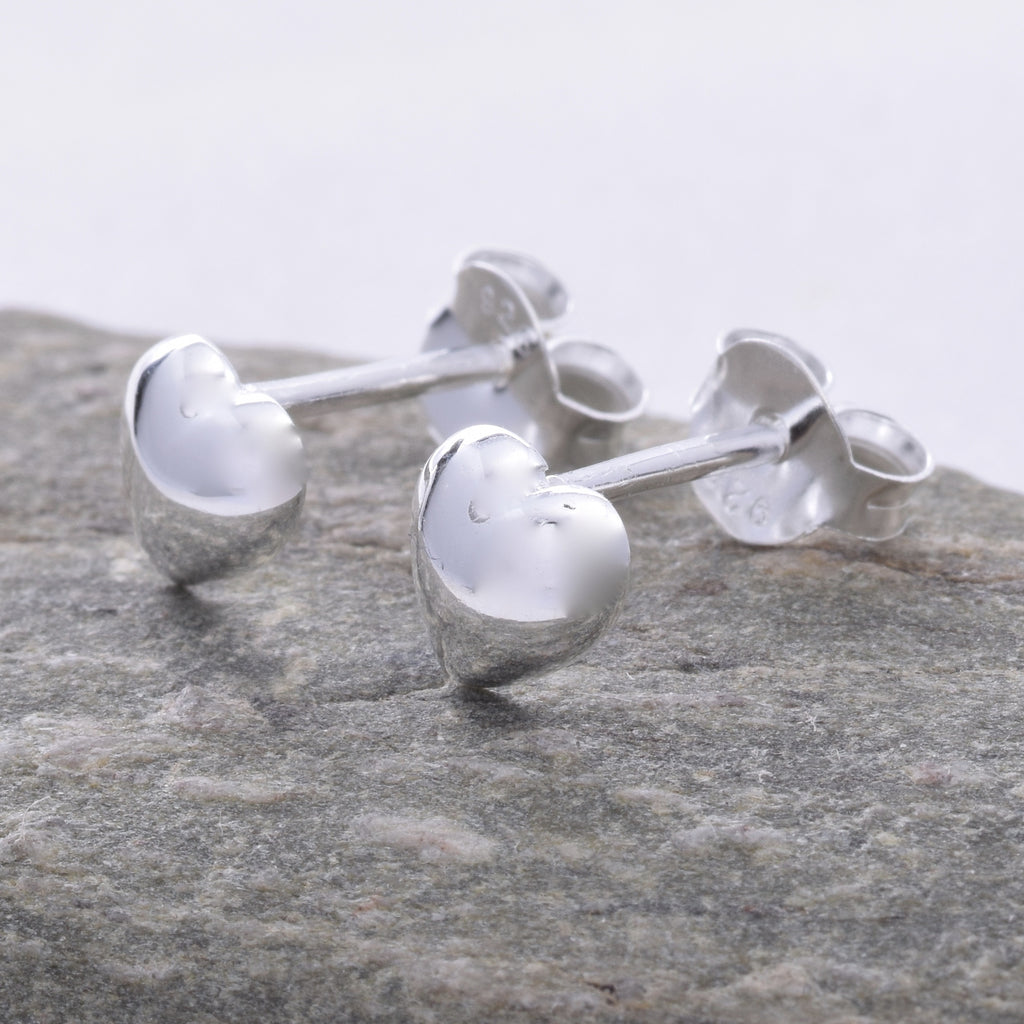 S257 - Puff heart (6x6mm) stud earrings