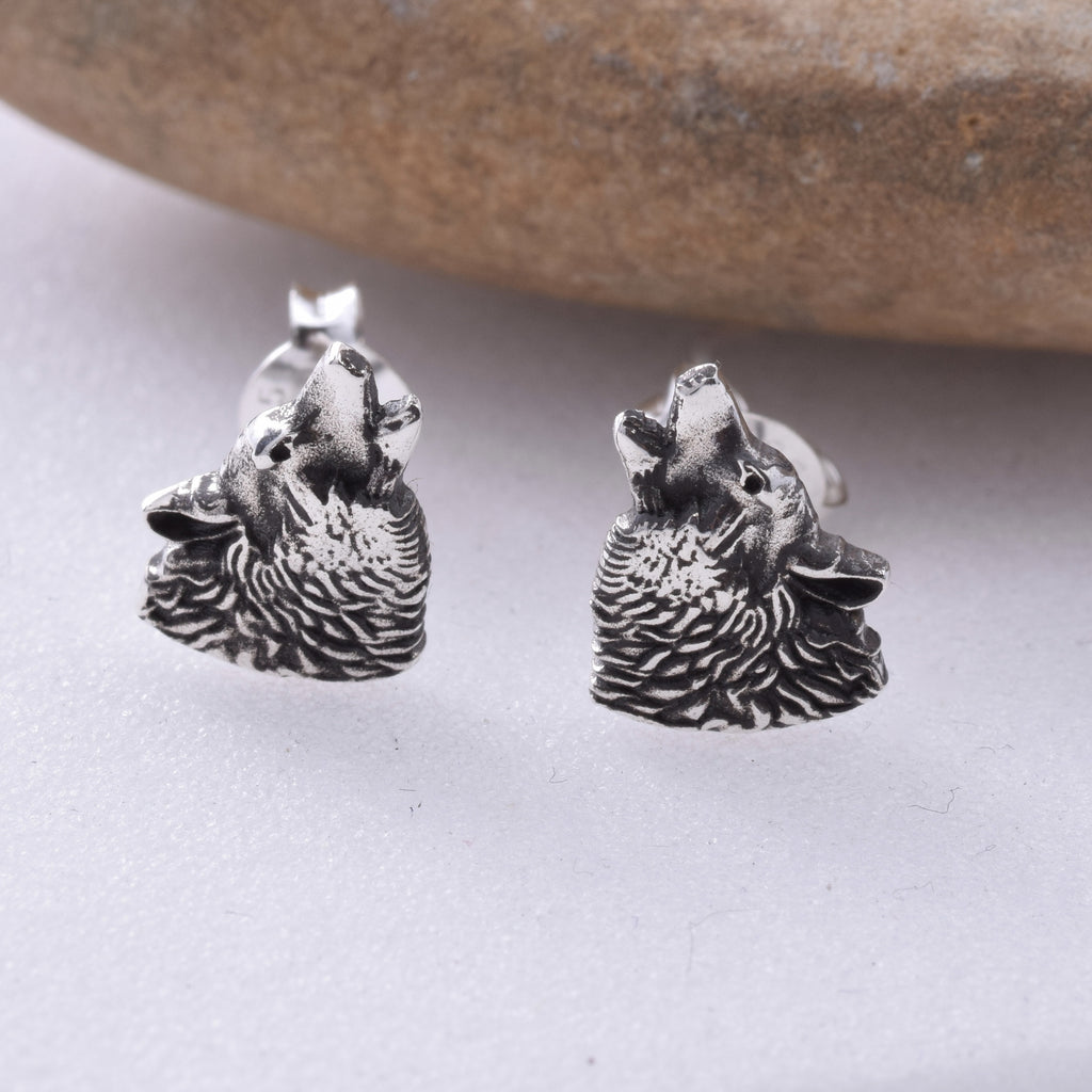 S307- Howling Wolf Studs