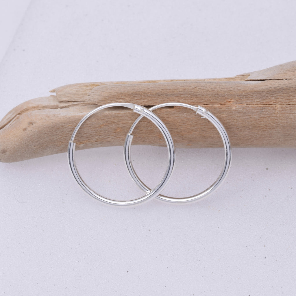 E460 - 1.2 x 18mm Sleeper hoop earrings